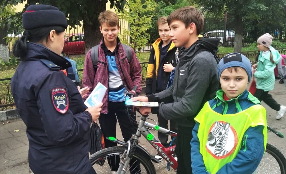 Госавтоинспекторы г.о. Серпухов провели профилактические беседы с участниками дорожного движения